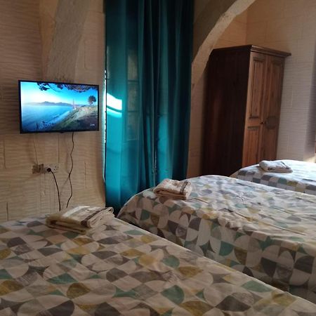 Ta Majsi Farmhouse With Indoor Heated Pool San Lawrenz Esterno foto