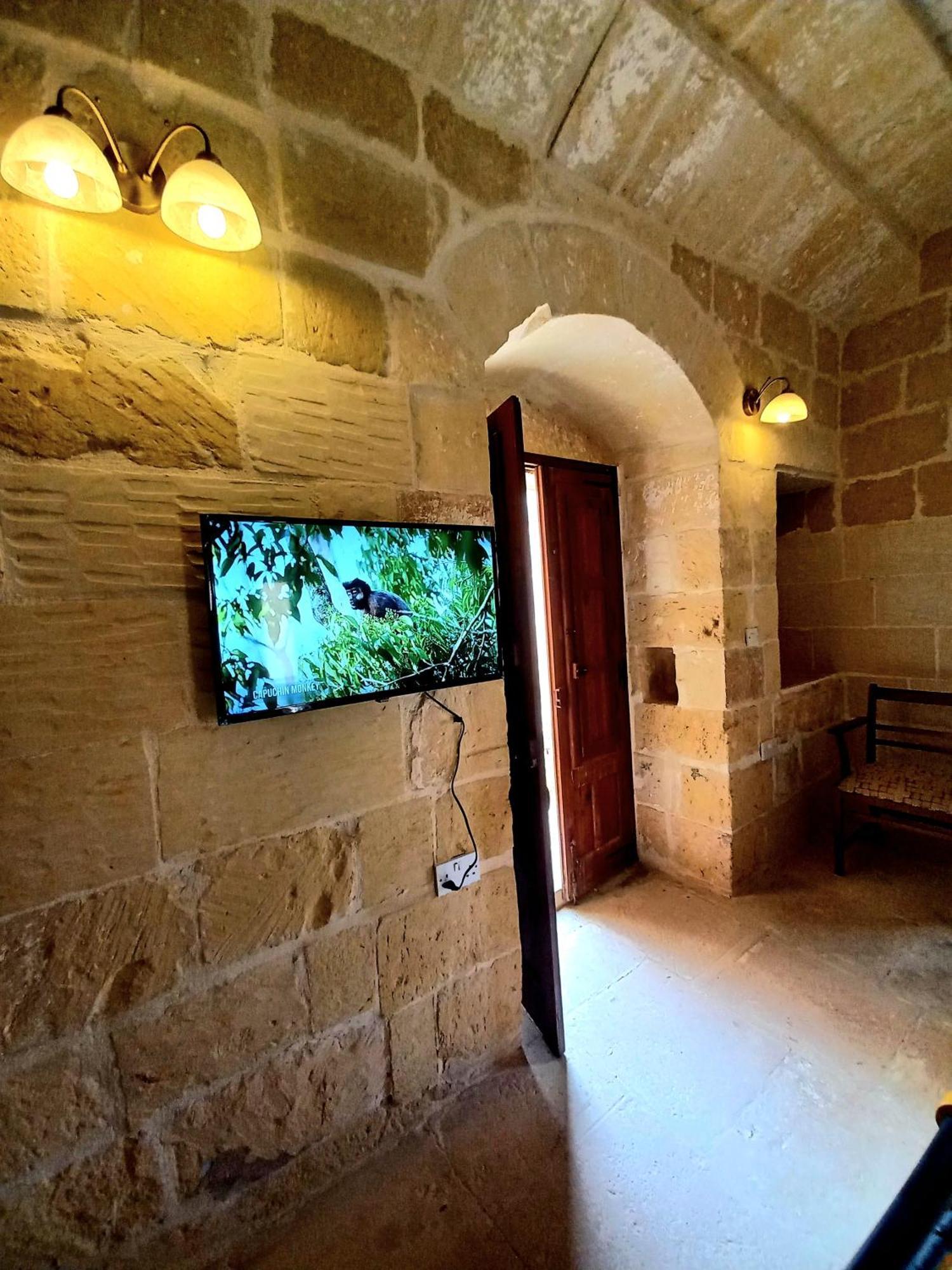 Ta Majsi Farmhouse With Indoor Heated Pool San Lawrenz Esterno foto