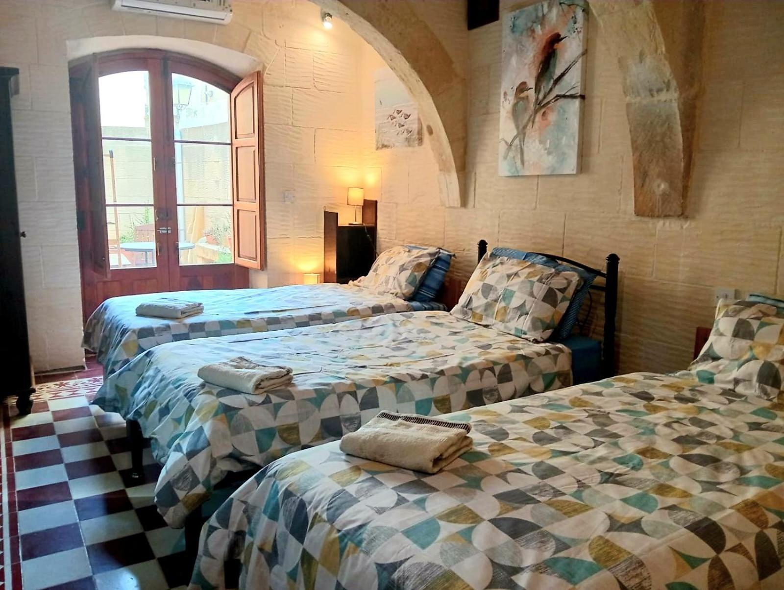 Ta Majsi Farmhouse With Indoor Heated Pool San Lawrenz Esterno foto