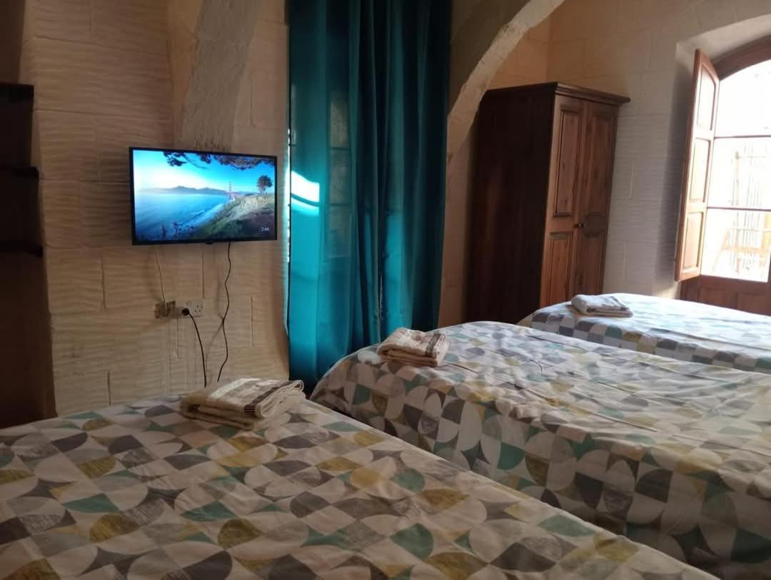 Ta Majsi Farmhouse With Indoor Heated Pool San Lawrenz Esterno foto