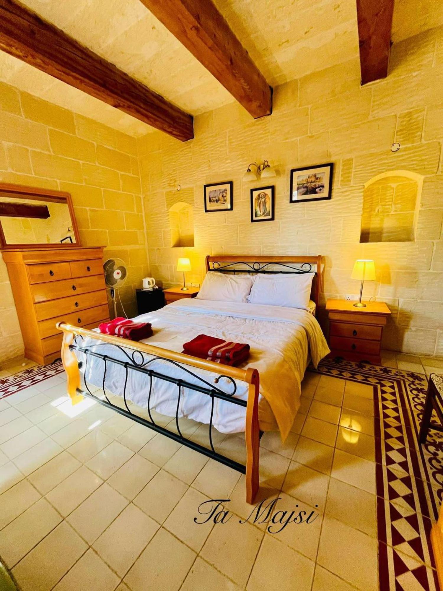 Ta Majsi Farmhouse With Indoor Heated Pool San Lawrenz Esterno foto