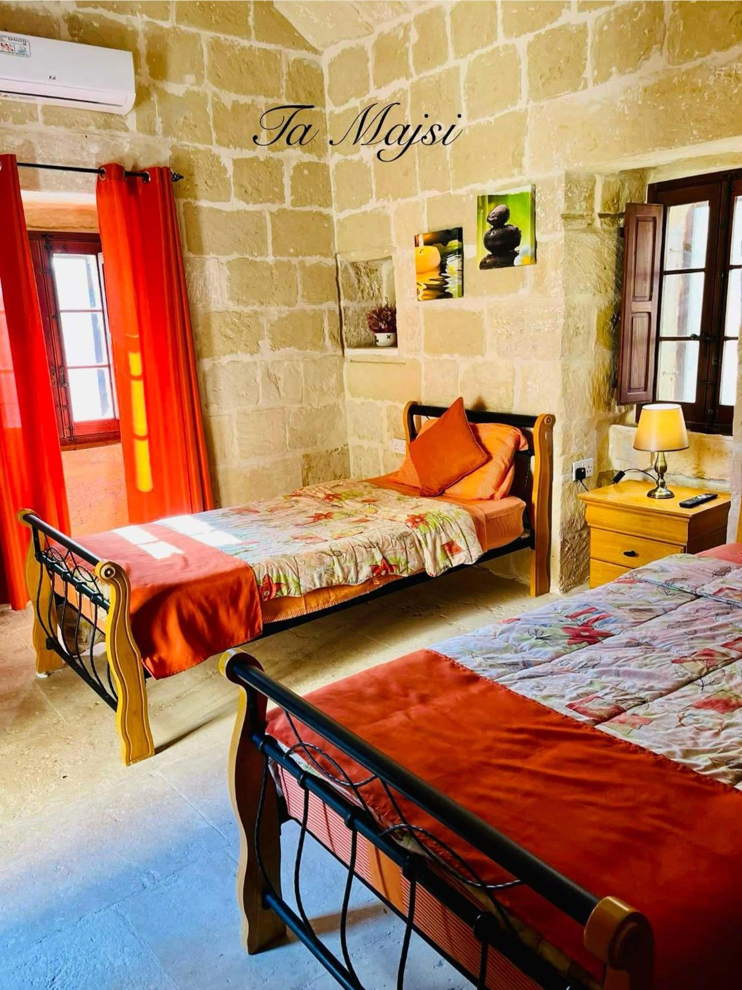 Ta Majsi Farmhouse With Indoor Heated Pool San Lawrenz Esterno foto