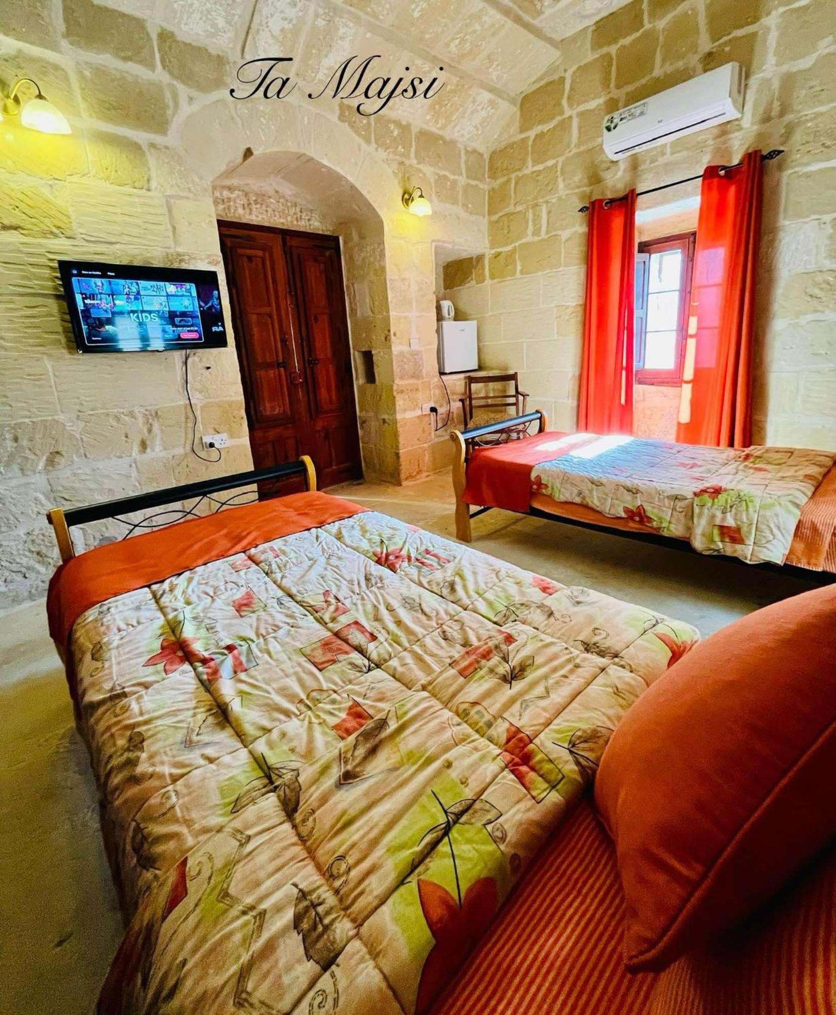 Ta Majsi Farmhouse With Indoor Heated Pool San Lawrenz Esterno foto
