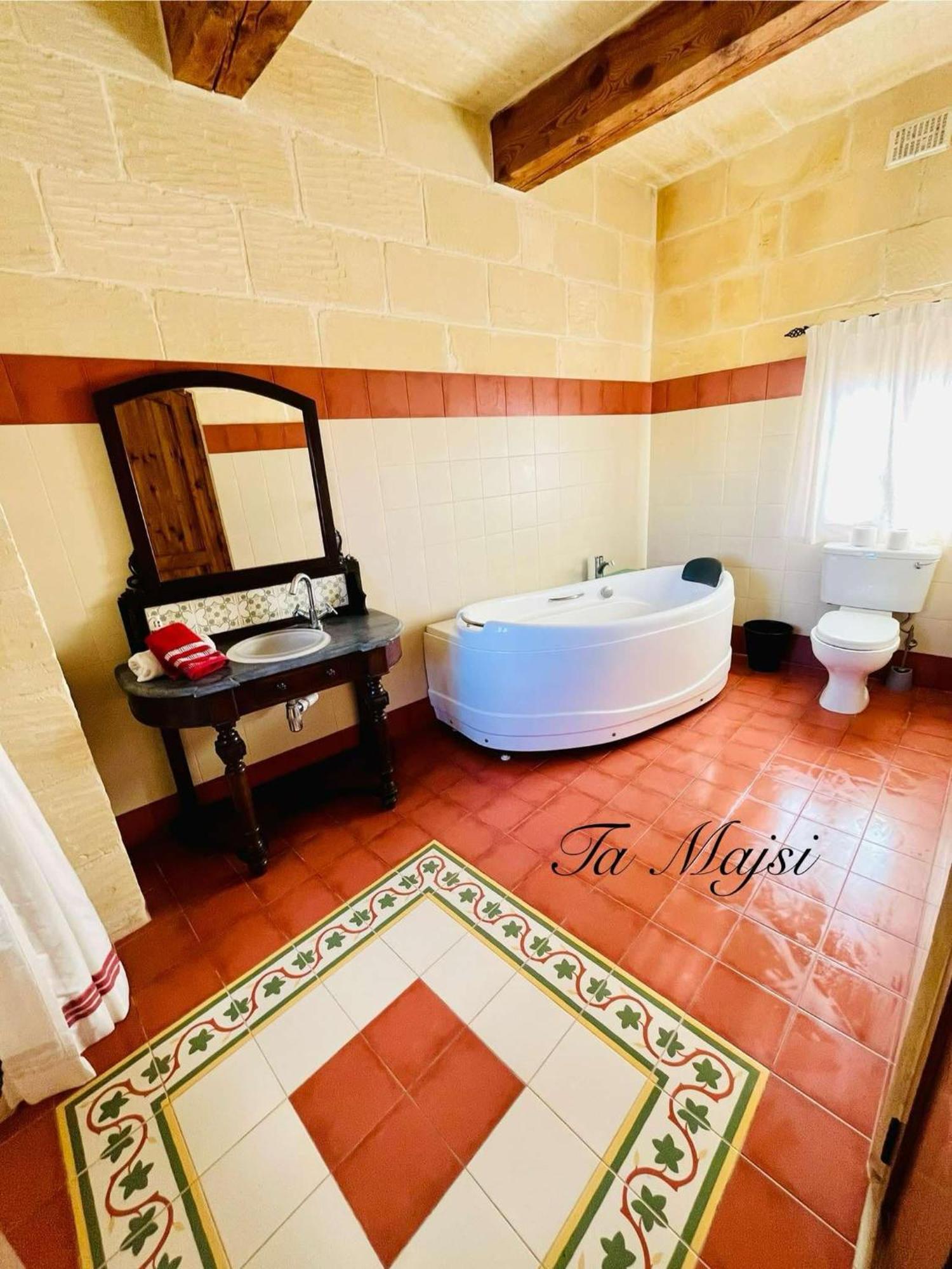 Ta Majsi Farmhouse With Indoor Heated Pool San Lawrenz Esterno foto