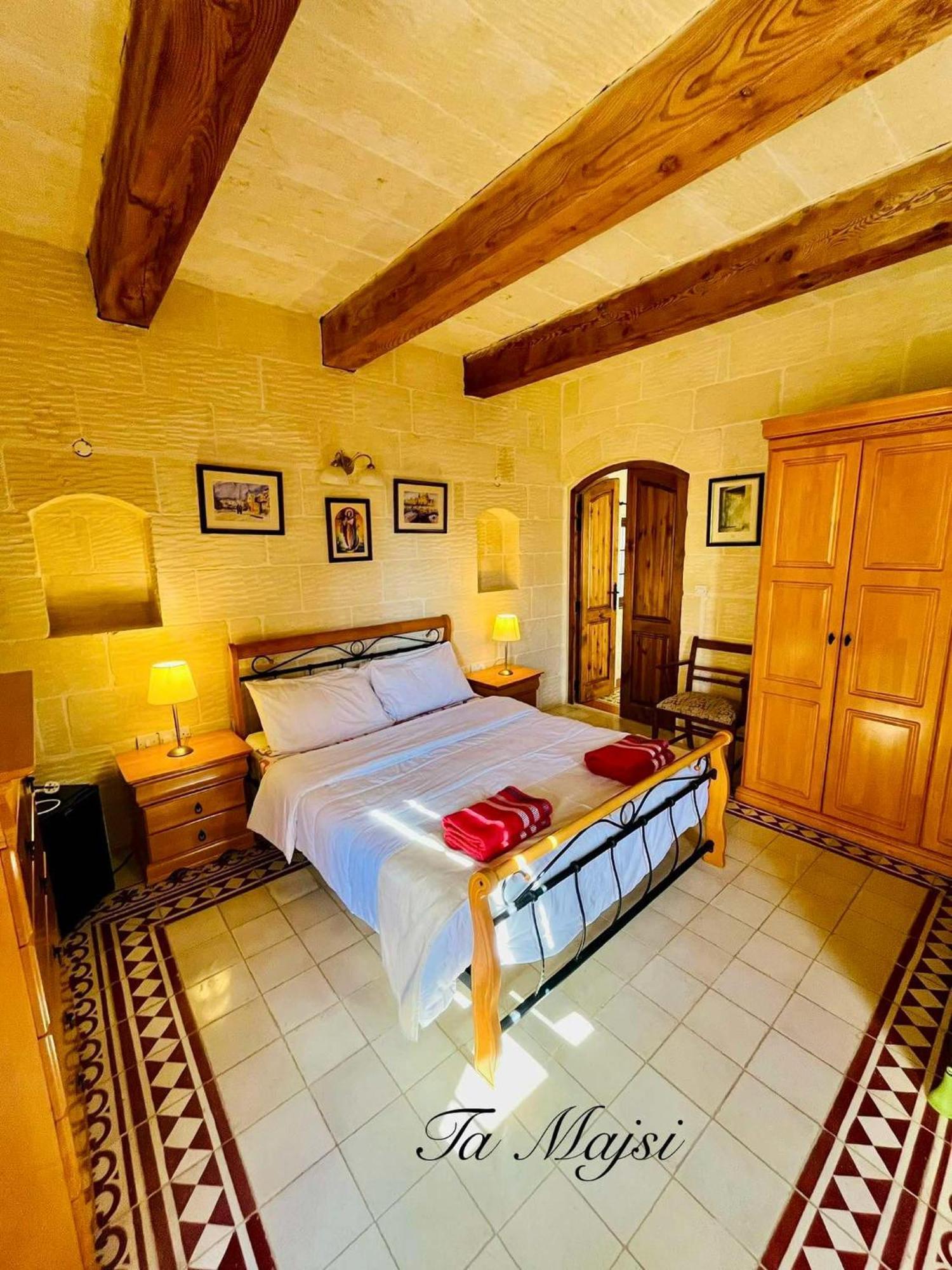 Ta Majsi Farmhouse With Indoor Heated Pool San Lawrenz Esterno foto