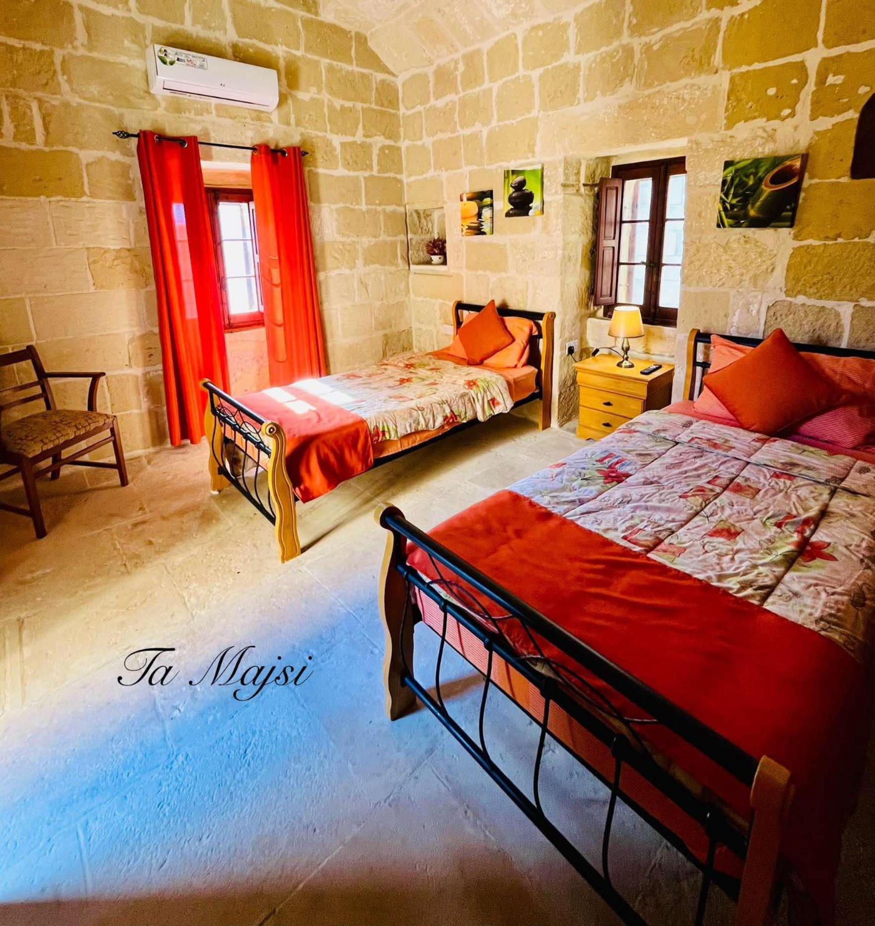 Ta Majsi Farmhouse With Indoor Heated Pool San Lawrenz Esterno foto